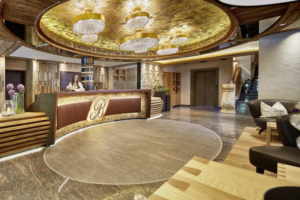 Hotel Berghof Crystal Spa & Sports Tux Exterior photo
