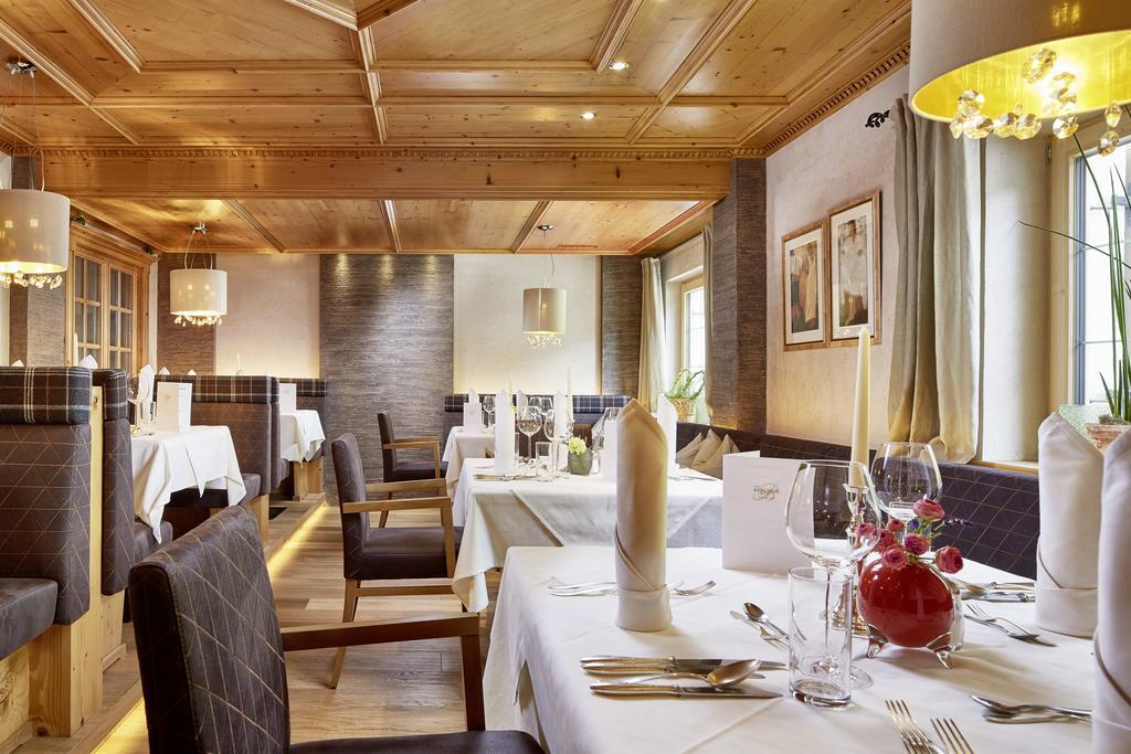 Hotel Berghof Crystal Spa & Sports Tux Exterior photo