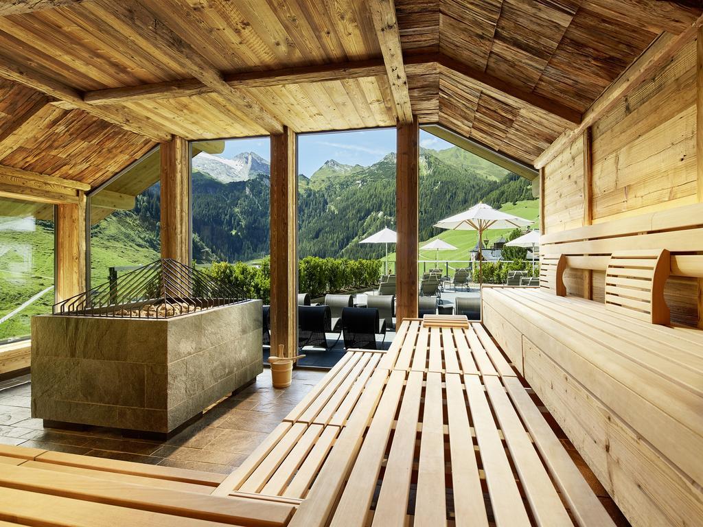 Hotel Berghof Crystal Spa & Sports Tux Exterior photo