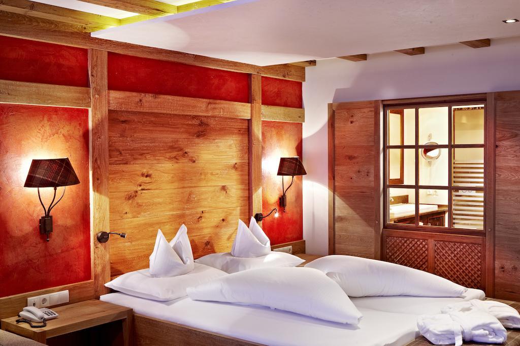Hotel Berghof Crystal Spa & Sports Tux Exterior photo