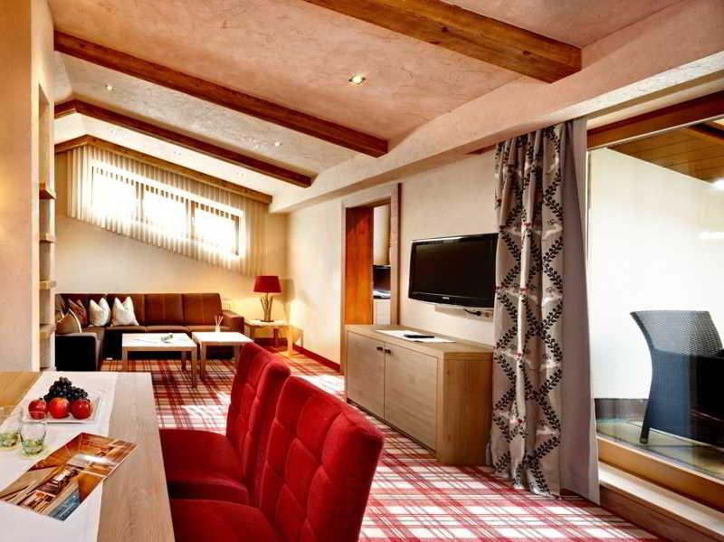 Hotel Berghof Crystal Spa & Sports Tux Exterior photo