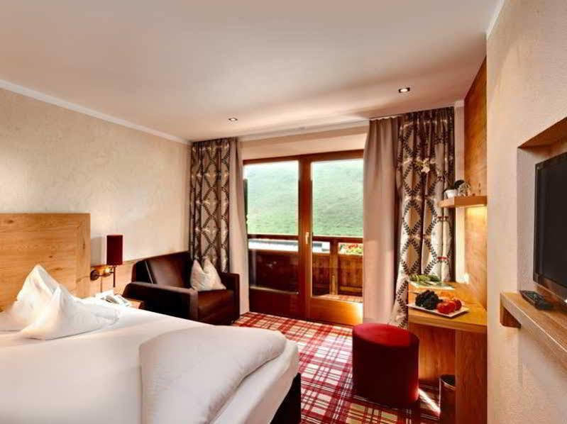 Hotel Berghof Crystal Spa & Sports Tux Exterior photo